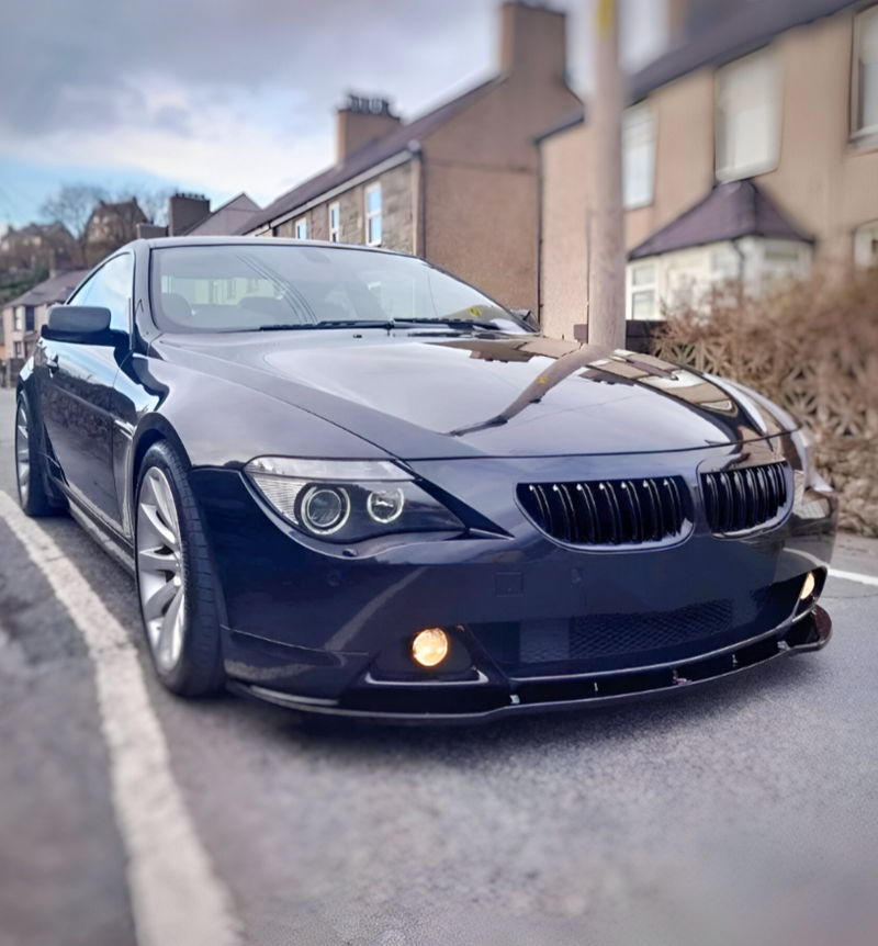 https://cdn.shopify.com/s/files/1/0565/4957/2747/files/Grilles-de-calandre-noires-brillantes-pour-BMW-Serie-6-E63-E64-2003-2010.webp?v=1761584876