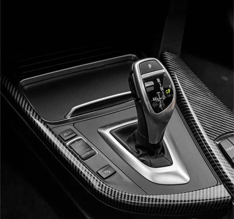 https://cdn.shopify.com/s/files/1/0565/4957/2747/products/Insert-carbone-entourage-de-levier-de-vitesse-pour-BMW-Serie-2-F22-2014-2021.png?v=1761576997