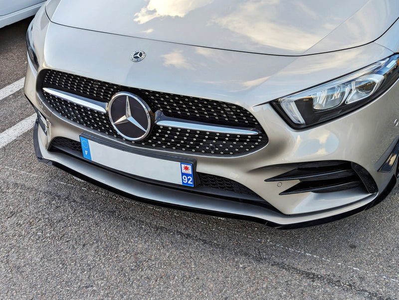 https://cdn.shopify.com/s/files/1/0565/4957/2747/files/Lame-avant-et-flaps-pack-A45s-AMG-Aero-pour-Mercedes-Classe-A-W177-2018-2025.jpg?v=1761577094