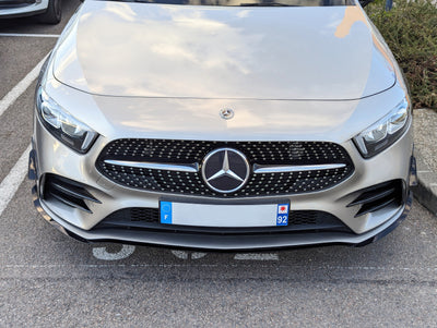 https://cdn.shopify.com/s/files/1/0565/4957/2747/files/Lame-avant-et-flaps-pack-A45s-AMG-Aero-pour-Mercedes-Classe-A-W177-2018-2025-3.jpg?v=1761577106