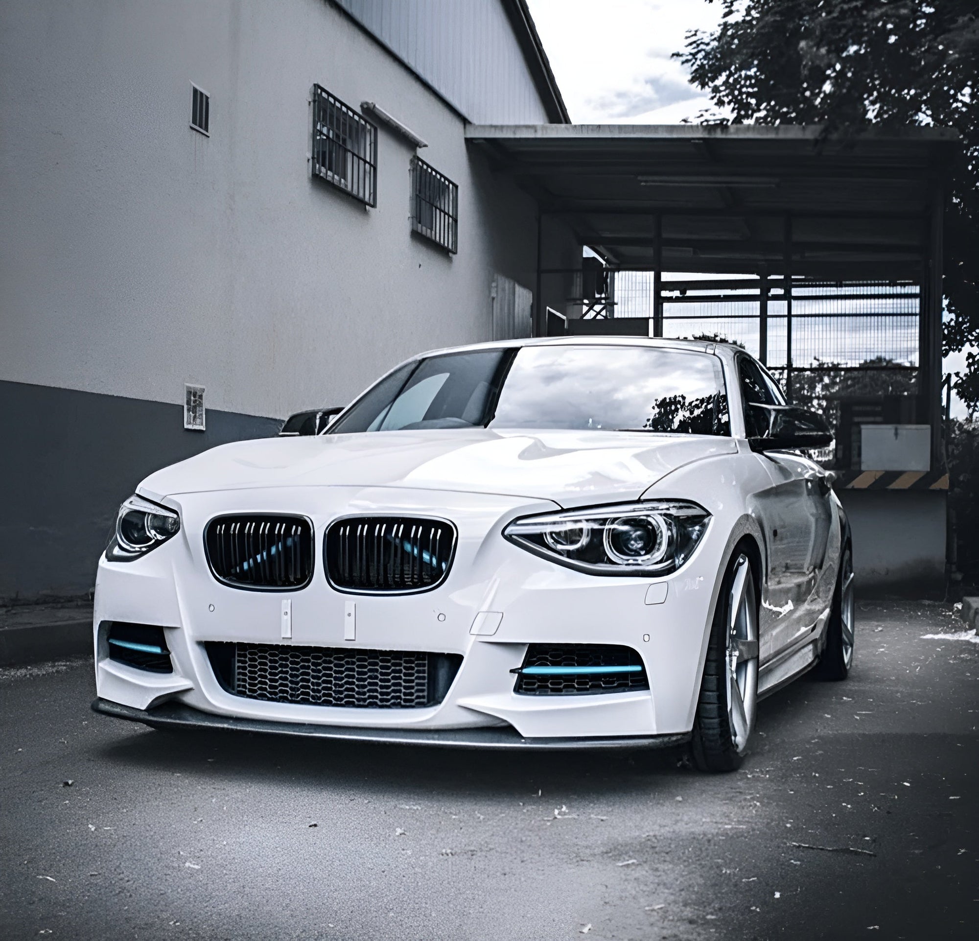 https://cdn.shopify.com/s/files/1/0565/4957/2747/files/Lame-avant-splitter-pare-choc-type-M-Performance-pour-BMW-Serie-1-F20-2012-a-2019-5_1_d11b06e0-9945-400e-96a9-ac6dcb10c547.jpg?v=1765963337