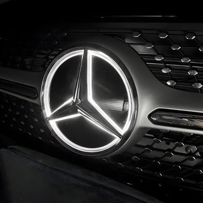https://cdn.shopify.com/s/files/1/0727/0635/9572/files/Logo_Mercedes_Noir_Calandre_LED_2.jpg?v=1769336861