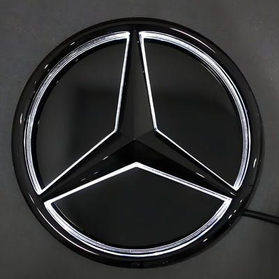 https://cdn.shopify.com/s/files/1/0727/0635/9572/files/Logo_Mercedes_Noir_Calandre_LED.jpg?v=1769336272