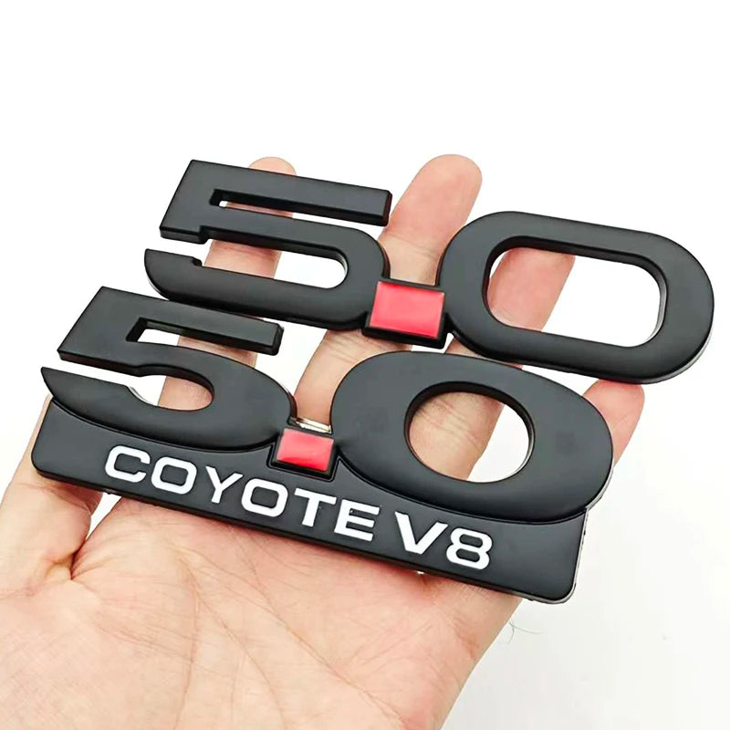 Emblème 5.0 COYOTE V8 Ford Mustang GT Shelby — gros plan