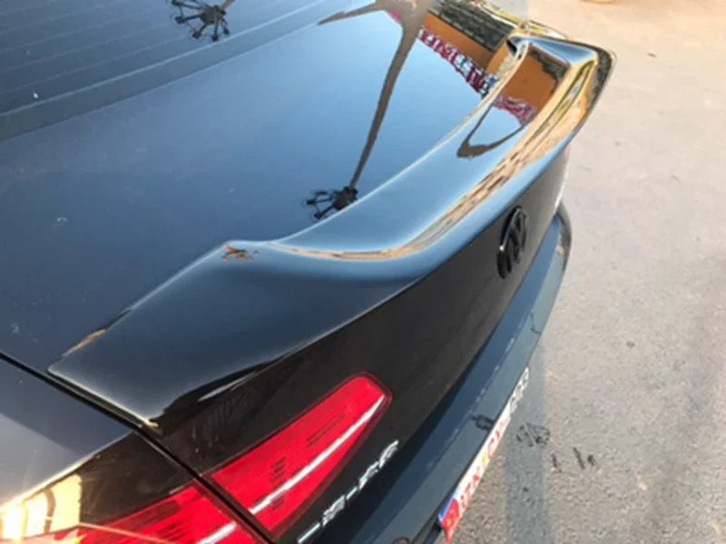 Becquet Volkswagen Passat B8 Berline en Carbone Véritable, Aileron de Coffre Relevé