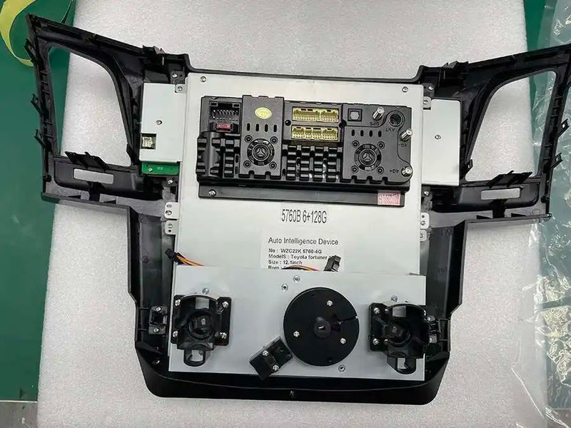Autoradio Android 14 Écran Vertical Toyota Fortuner et Hilux 2005-2014 CarPlay GPS 4G