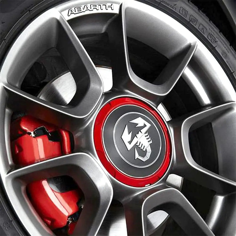 Cache-Moyeux Fiat 500 133mm Rouge Emblème Scorpion — détail de finition