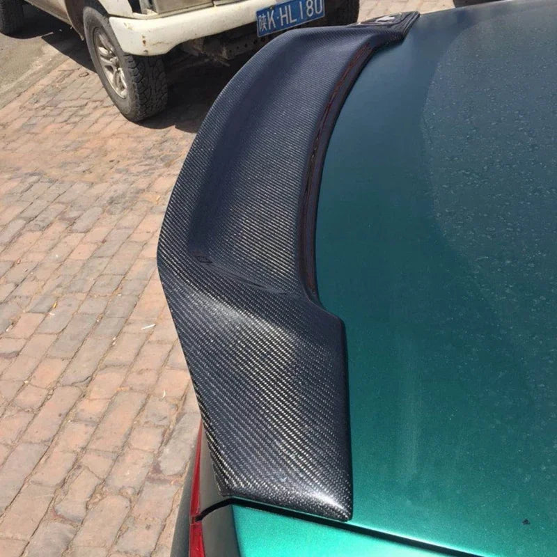 Becquet Volkswagen Passat B8 Berline en Carbone Véritable, Aileron de Coffre Relevé