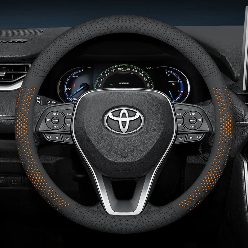 Couvre Volant Toyota Corolla, RAV4, Camry, C-HR, Yaris, Hilux en Carbone et Cuir Nappa Perforé 15 Pouces