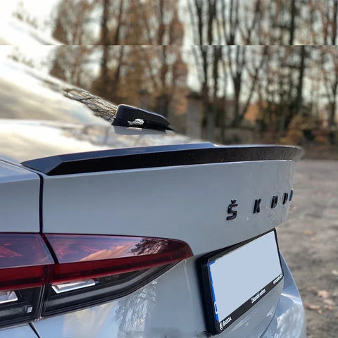 Becquet de Coffre Skoda Octavia 4 Berline 2020-2023 Lèvre ABS Noir Brillant
