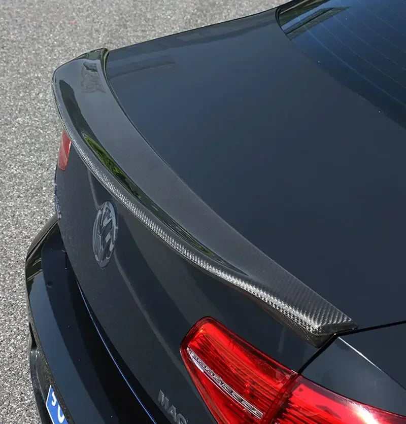 Becquet Volkswagen Passat B8 Berline 2017-2018 en Carbone Véritable, Lèvre de Coffre Fine