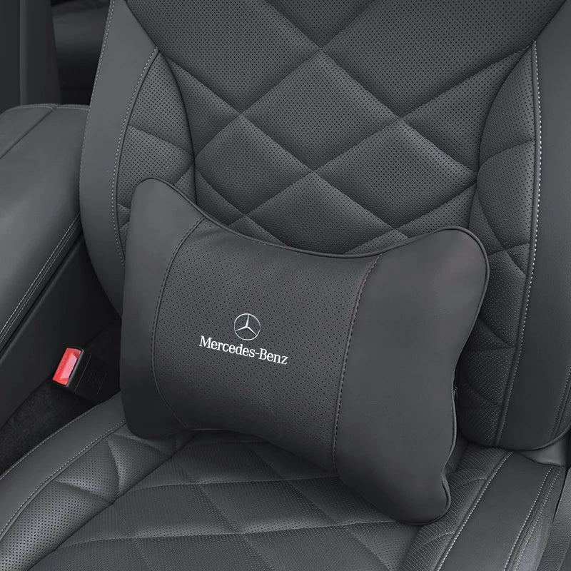Coussin Lombaire et Appuie-Tête Cuir Mercedes AMG W205 — vue de trois quarts