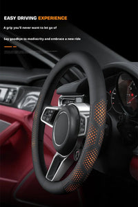 Couvre Volant Toyota Corolla, RAV4, Camry, C-HR, Yaris, Hilux en Carbone et Cuir Nappa Perforé 15 Pouces