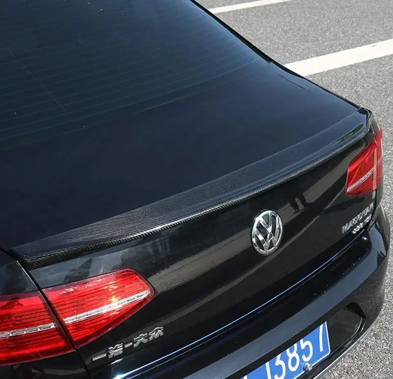 Becquet Volkswagen Passat B8 Berline 2017-2018 en Carbone Véritable, Lèvre de Coffre Fine