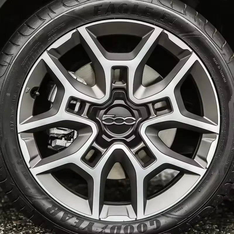 Cache-Moyeux Fiat 500X Argent 16 Pouces avec Anneau — gros plan