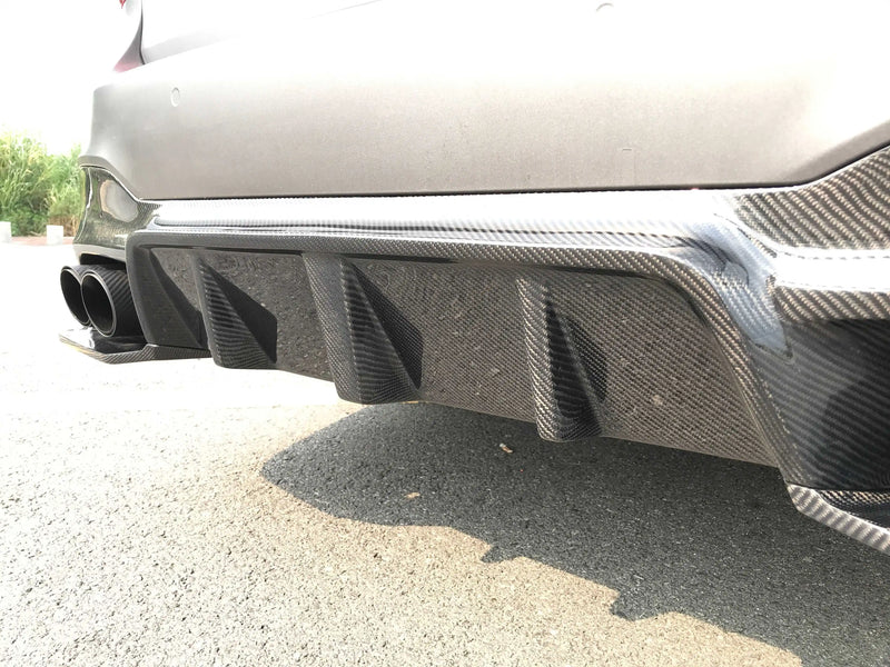 Diffuseur Arrière Carbone Sec Style D BMW Série 5 G30 G38 2017+ avec Séparateurs et Spoiler