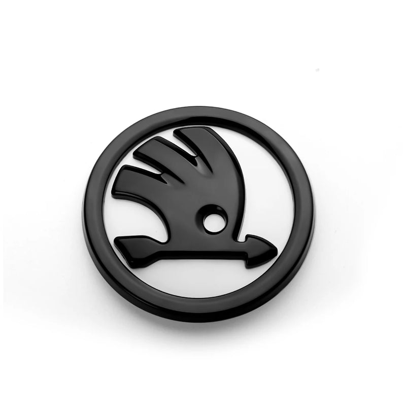 Badge de Capot Skoda VRS Octavia Superb Kodiaq Kamiq — gros plan