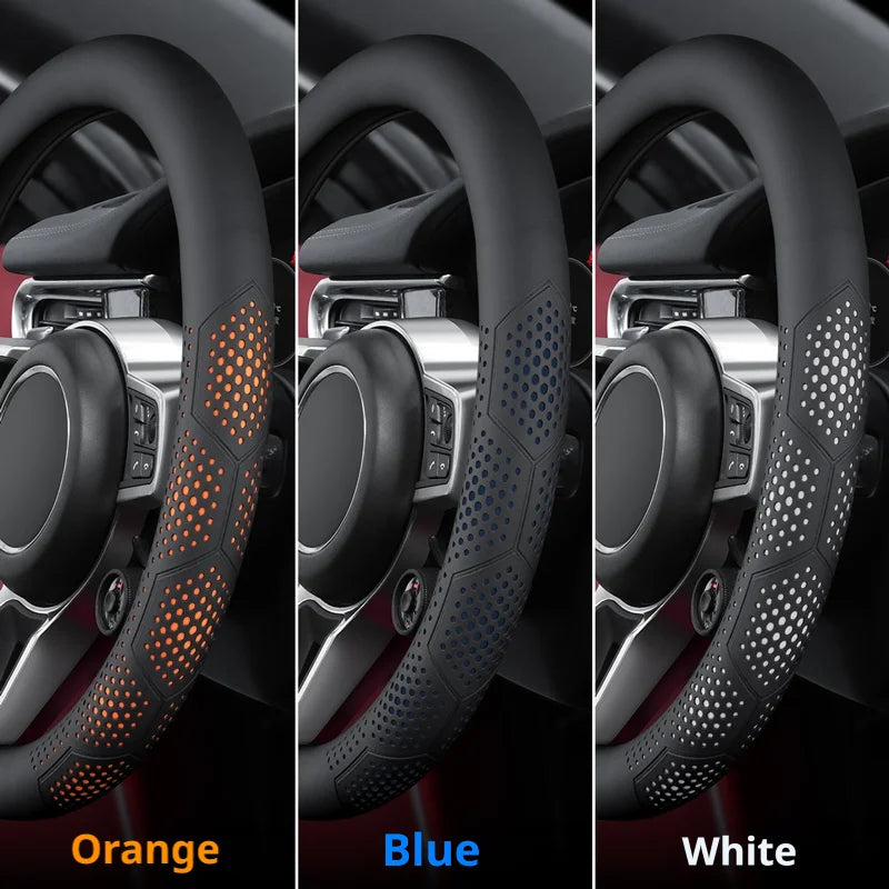 Couvre Volant Toyota Corolla, RAV4, Camry, C-HR, Yaris, Hilux en Carbone et Cuir Nappa Perforé 15 Pouces