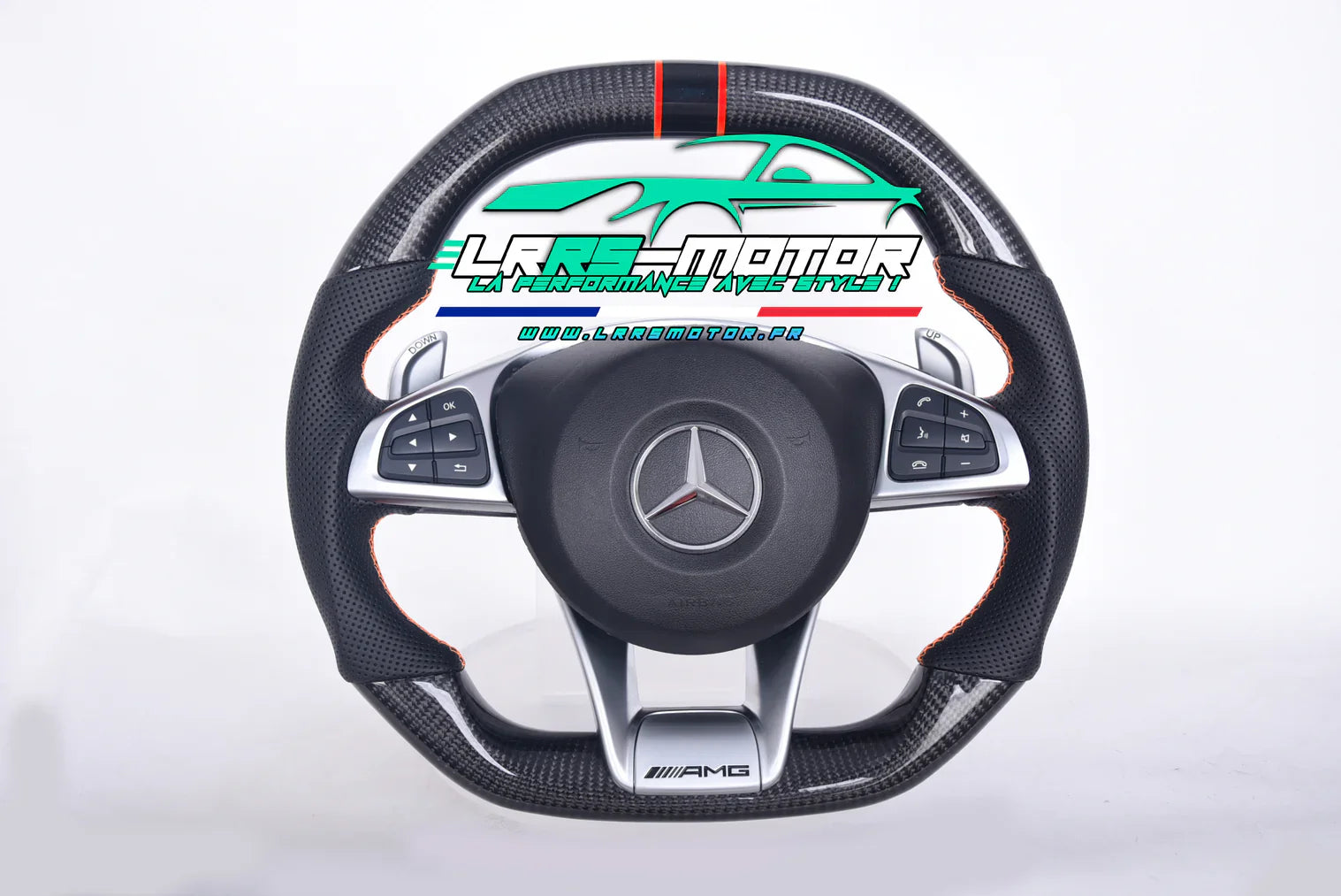 https://cdn.shopify.com/s/files/1/0893/0259/7955/files/Volant_Mercedes_CLA_AMG_fibre_de_carbone_-_www.lrrsmotor.fr_f8525a75-3095-4d69-b482-3f233e978b0f.webp?v=1729617351