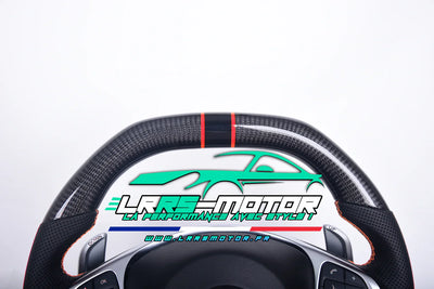 https://cdn.shopify.com/s/files/1/0893/0259/7955/files/Volant_Mercedes_CLA_AMG_fibre_de_carbone_img_2_-_www.lrrsmotor.fr_031cc895-702b-4afc-93ef-bf75ba45c915.webp?v=1729617350