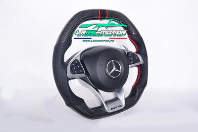 https://cdn.shopify.com/s/files/1/0893/0259/7955/files/Volant_Mercedes_CLA_AMG_fibre_de_carbone_img_7_-_www.lrrsmotor.fr_6a8a908f-6df5-40eb-b093-d2b6c856829b.webp?v=1729617350