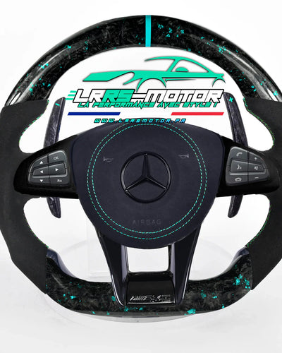 https://cdn.shopify.com/s/files/1/0893/0259/7955/files/Volant_mercedes_CLA_AMG_Gen1_2016_-_2019_Carbone_forge_bleu_azur_-_www.lrrsmotor.fr_e0092462-7df3-4cf8-a1ec-a707dd647a93.webp?v=1729617350