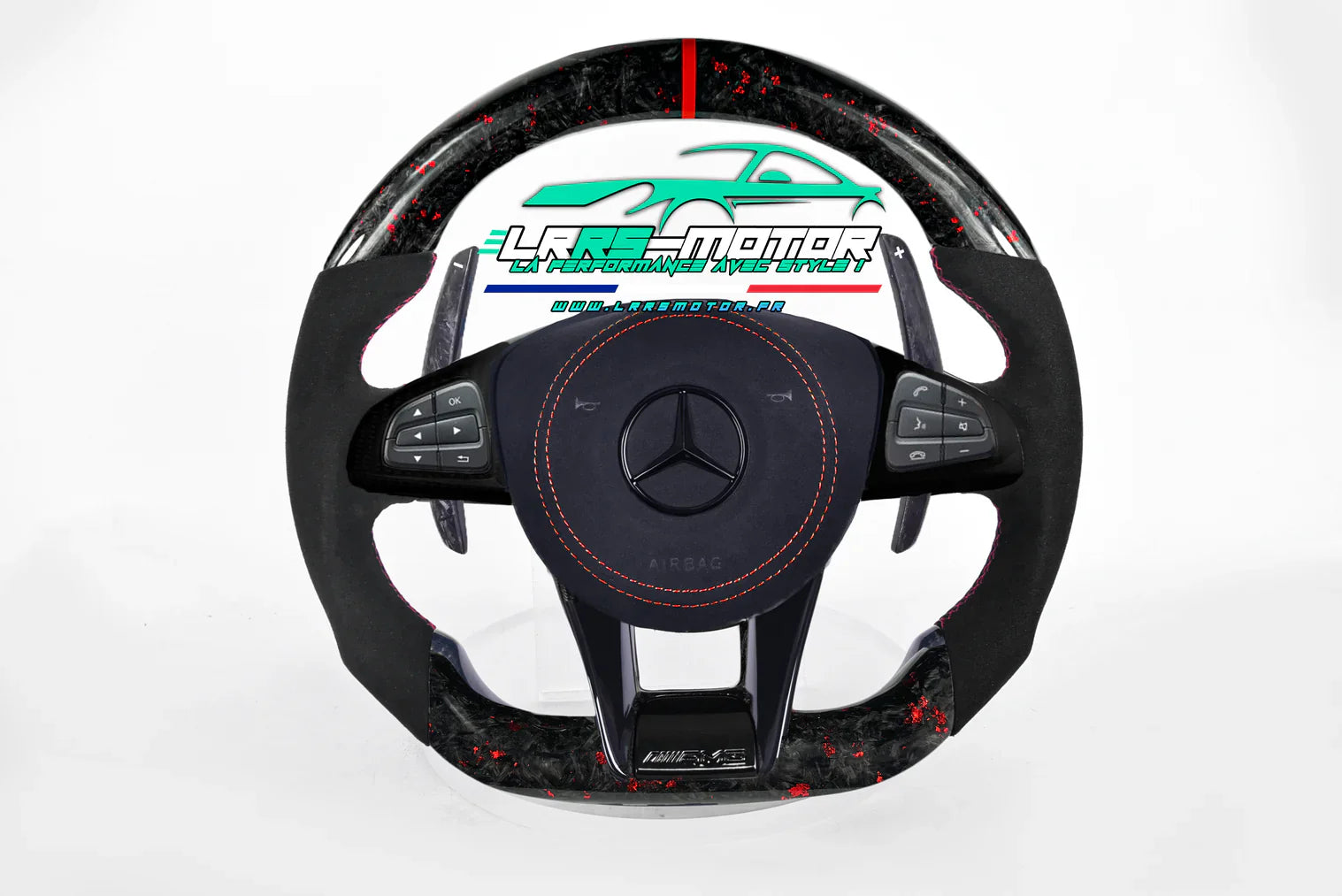 https://cdn.shopify.com/s/files/1/0893/0259/7955/files/Volant_mercedes_CLA_AMG_Gen1_2016_-_2019_Carbone_forge_rouge_img2_-_www.lrrsmotor.fr_ed6ceb64-eda4-4ef1-bf0c-3af233c2005e.webp?v=1729617350