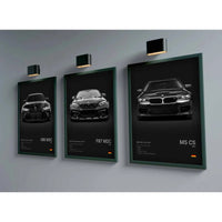 Affiche Murale BMW Motorsport Haute Définition - Fond Noir Blanc Gris - installé sur véhicule - Becquet Voiture