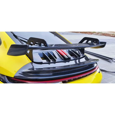 Aileron Arrière Carbone Porsche 911 992 Carrera GT3 2019-2023 - vue de trois-quarts - Becquet Voiture