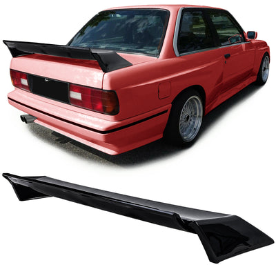 Aileron coffre M3 EVO DTM noir brillant BMW E30 1983-1994 - détail du montage - Becquet Voiture