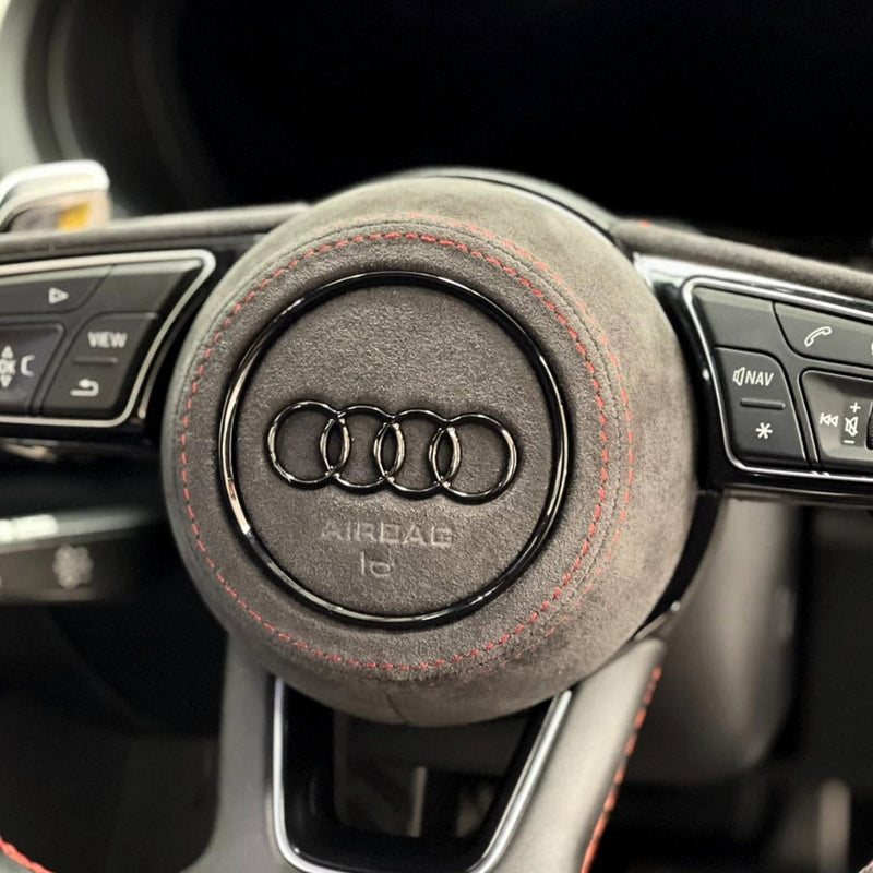 https://cdn.shopify.com/s/files/1/0727/0635/9572/files/Airbag_audi_13.5_cm_cuir_rouge.jpg?v=1735231462