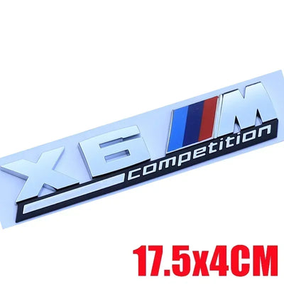 Autocollant Badge Coffre BMW X3 X4 X5 X6 - vue de trois-quarts - Becquet Voiture