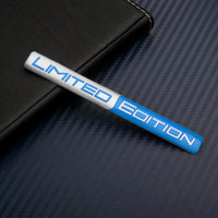 Autocollant Emblème Limited Edition Intérieur 10.6cm - en situation - Becquet Voiture
