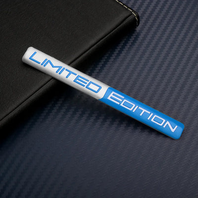 Autocollant Emblème Limited Edition Intérieur 10.6cm - en situation - Becquet Voiture