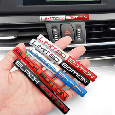 Autocollant Emblème Limited Edition Intérieur 10.6cm - vue de trois-quarts - Becquet Voiture