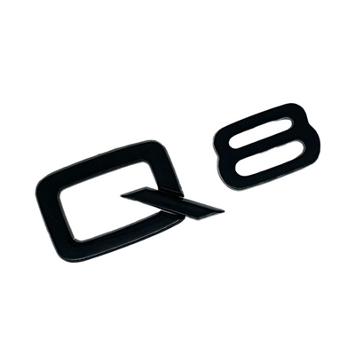 Badge coffre Audi Q8 Black Edition logo noir 2018-2025 - vue de face - Becquet Voiture