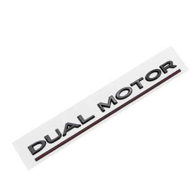 Badge DUAL MOTOR Tesla Model 3 Y - vue de trois-quarts - Becquet Voiture