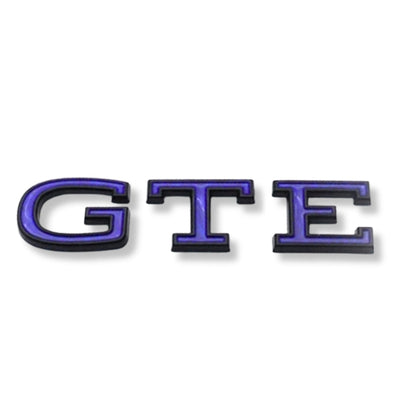 Badge GTE Volkswagen Golf 7 8 Avant Arrière - détail du montage - Becquet Voiture