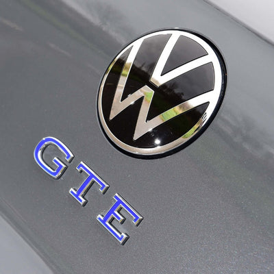 Badge GTE Volkswagen Golf 7 8 Avant Arrière - vue de profil - Becquet Voiture