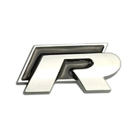Badge Logo R VW Golf Avant Arrière - détail du montage - Becquet Voiture