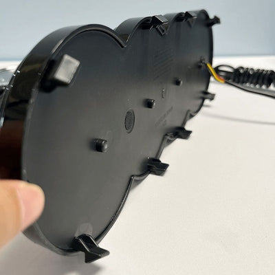 Badge Lumineux Audi Q3 LED Étanche 2015-2024 Noir Argent - détail du montage - Becquet Voiture
