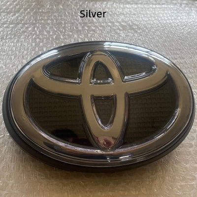 Badge Toyota LED Lumineux Chromé RGB Calandre - installé sur véhicule - Becquet Voiture