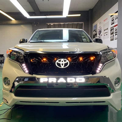 Badge Toyota LED Lumineux Chromé RGB Calandre - vue arrière - Becquet Voiture