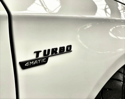 Badges aile TURBO 4MATIC Mercedes A45 CLA noir - vue de face - Becquet Voiture