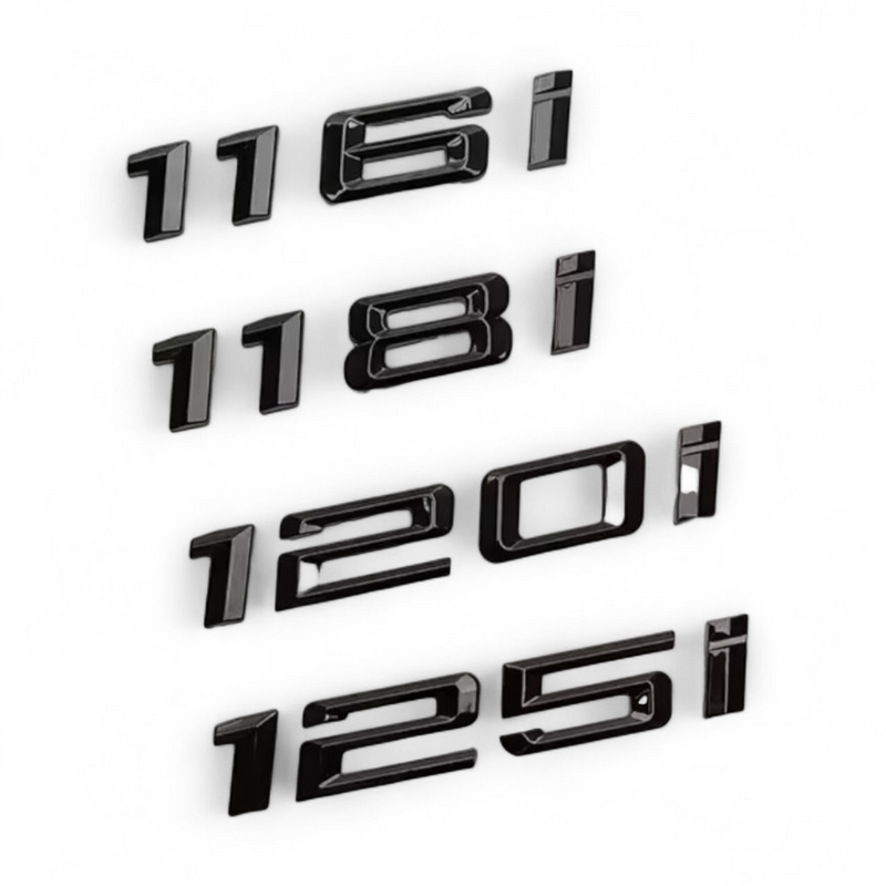 Badges coffre BMW Série 1 noir brillant - vue de profil 2 - Becquet Voiture