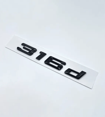 Badges coffre BMW Série 3 noir brillant - installé sur véhicule 3 - Becquet Voiture