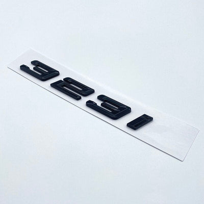 Badges coffre BMW Série 3 noir brillant - vue arrière - Becquet Voiture