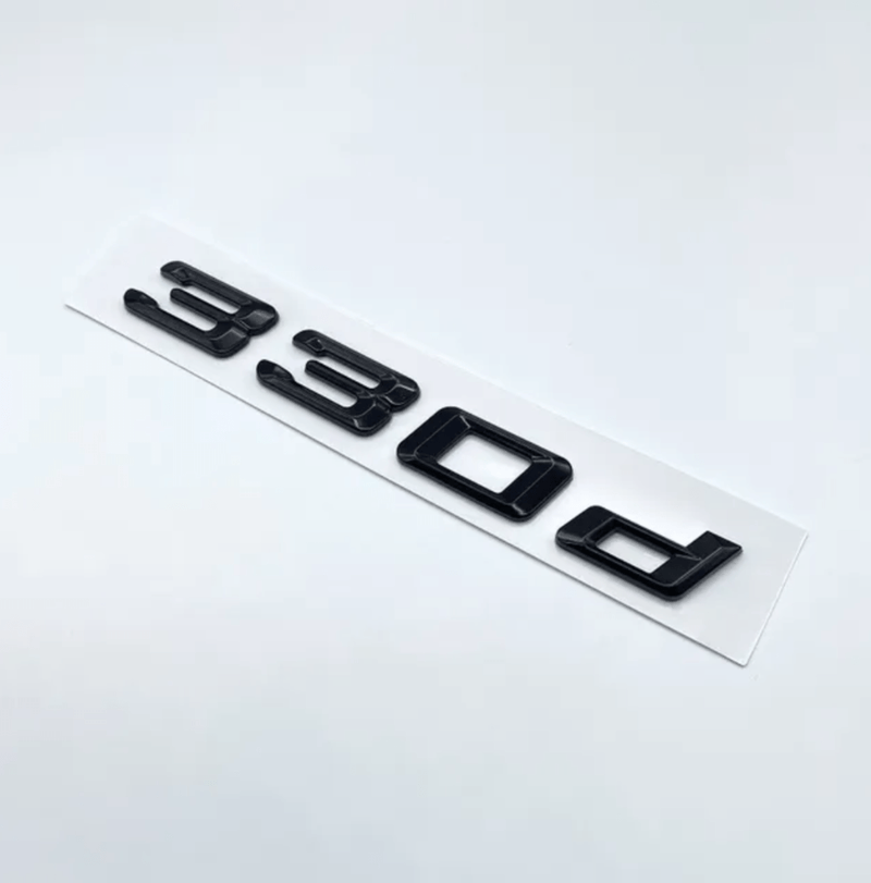 Badges coffre BMW Série 3 noir brillant - vue rapprochée 2 - Becquet Voiture