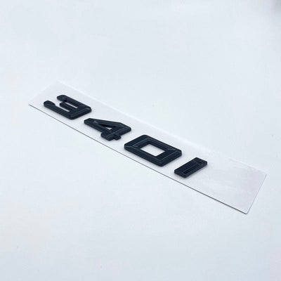 Badges coffre BMW Série 3 noir brillant - vue rapprochée - Becquet Voiture