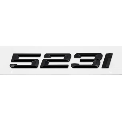 Badges coffre BMW Série 5 noir brillant - installé sur véhicule 2 - Becquet Voiture